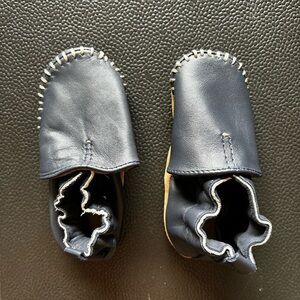 Navy blue soft sole Robeez